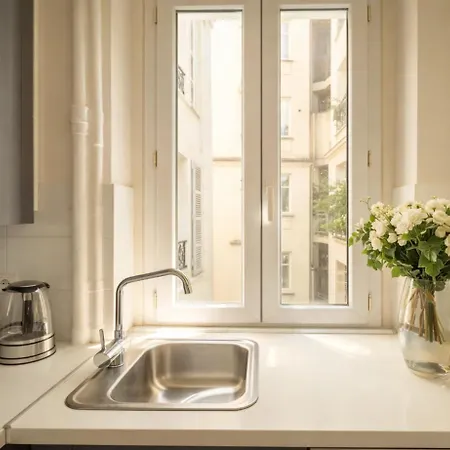 Trocadero - Elegant With Lift Apartmán *