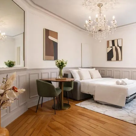Trocadero - Elegant With Lift Apartmán *