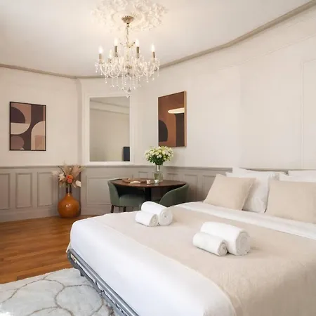 Trocadero - Elegant With Lift Apartmán *