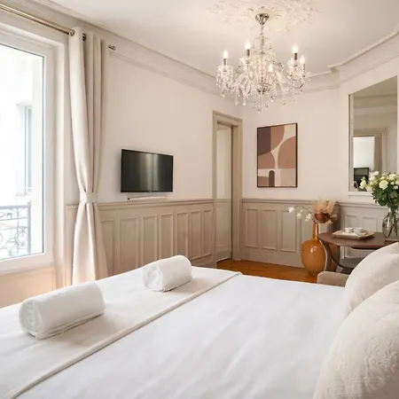 Trocadero - Elegant With Lift